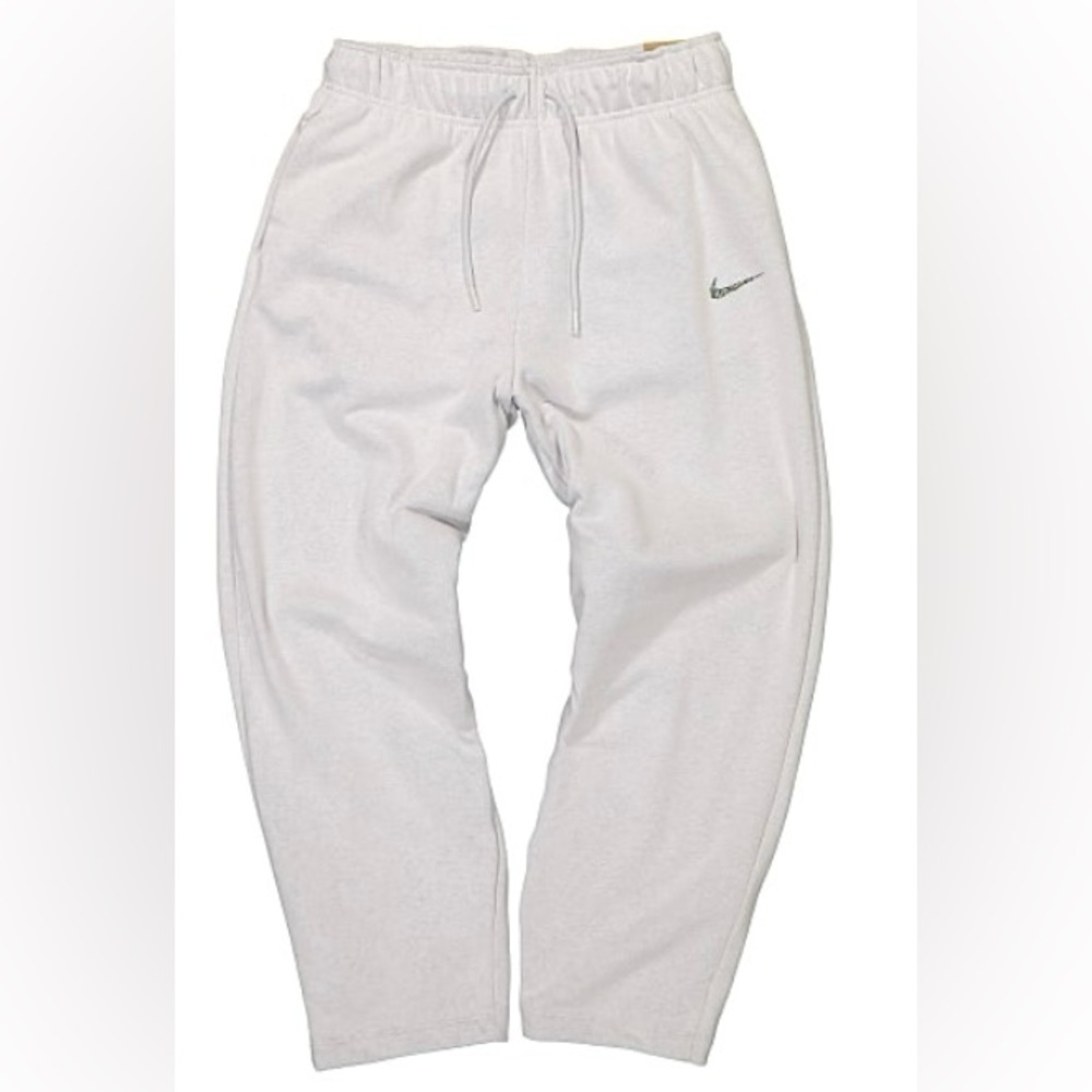 Nike Sportswear Women’s Essentials Collection Size M Platinum Tint  Fleece Pants